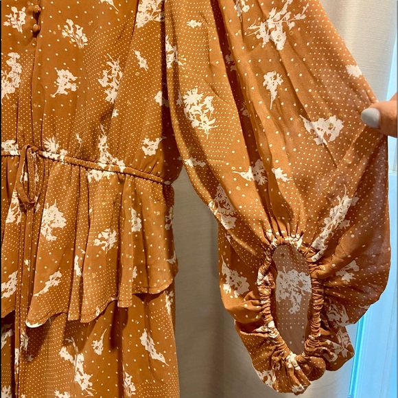 Gorgeous flowy floral ruffle dress - Picture 3 of 8